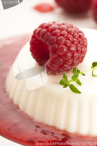 Image of Vanilla panna cotta with berry sauce