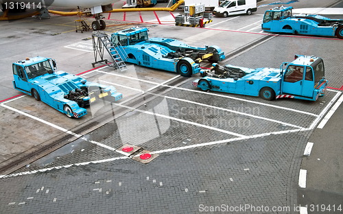 Image of Towbarless Pushback tractors in airports