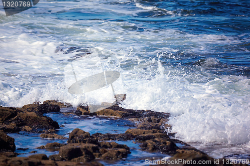 Image of breaking wave