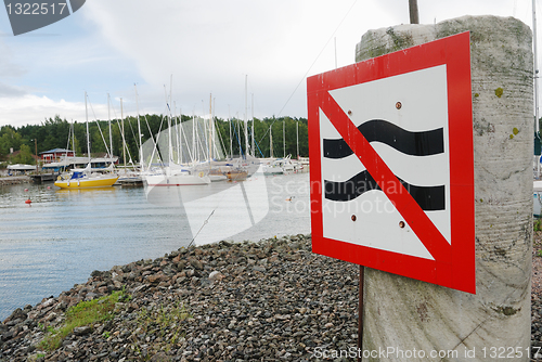 Image of parking sign at the harbor 