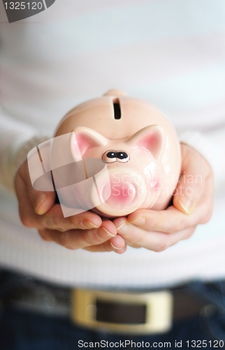Image of piggy bank and copyspace