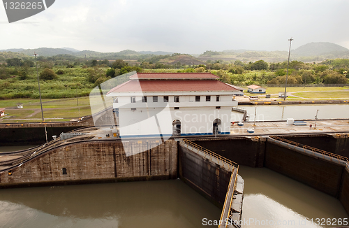 Image of Miraflores locks