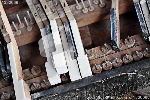 Image of broken piano keys