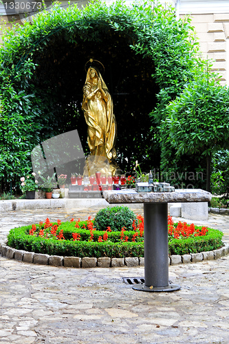 Image of Statue of Madonna
