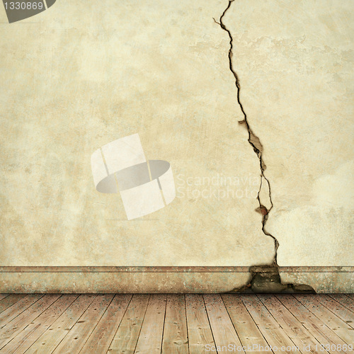 Image of Cracked Wall