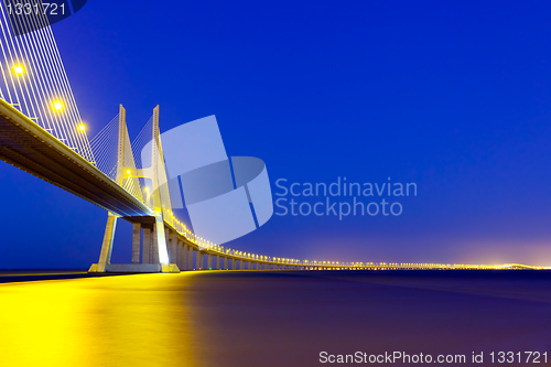 Image of Vasco da Gama bridge.