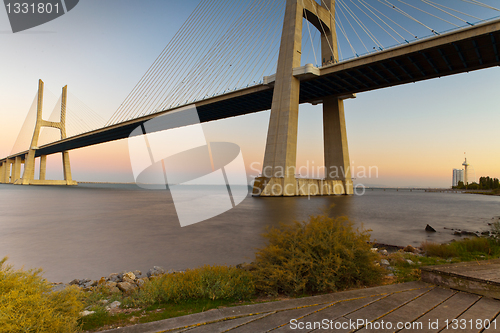 Image of Vasco da Gama bridge.