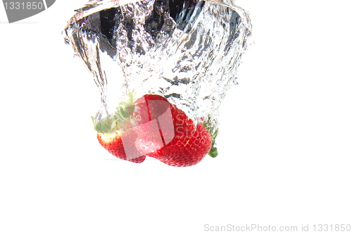 Image of strawbarry fruit in water