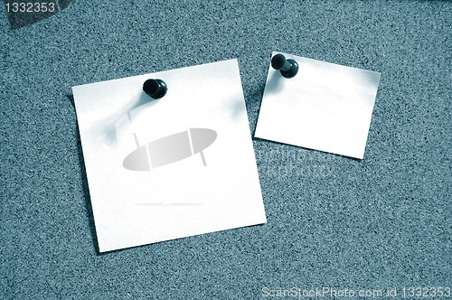 Image of blank sheet paper on bulletin board