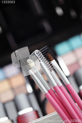 Image of make-up brushes
