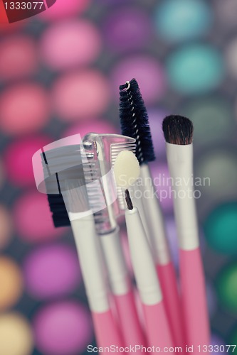 Image of make-up brushes