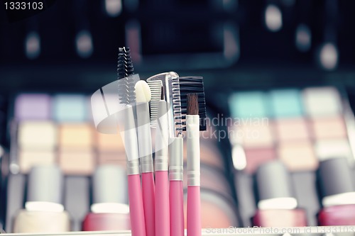 Image of make-up brushes