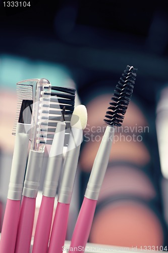 Image of make-up brushes