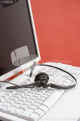 Image of headset on the computer keyboard (blue)