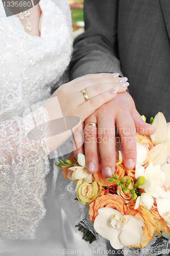 Image of Wedding: hands, rings and bouquet