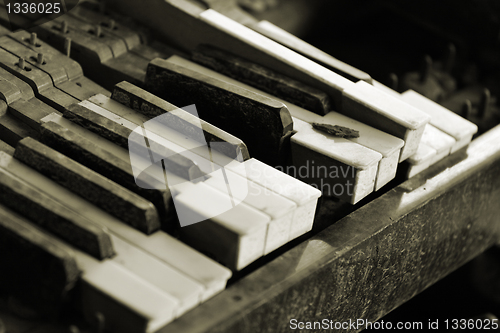 Image of broken piano key