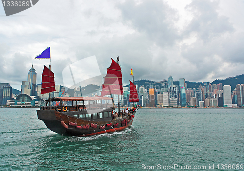 Image of Hong Kong harbour with tourist junk