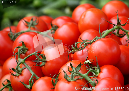 Image of tomatoes for sale at a market 
