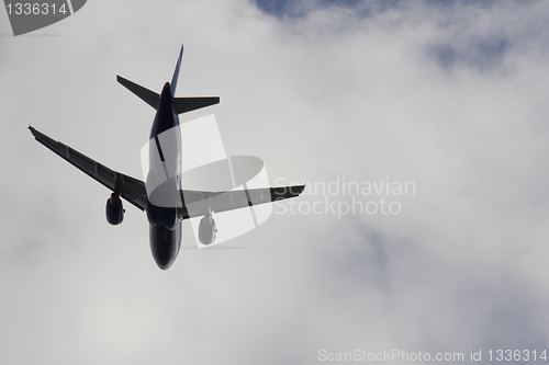 Image of An airplane tilting right