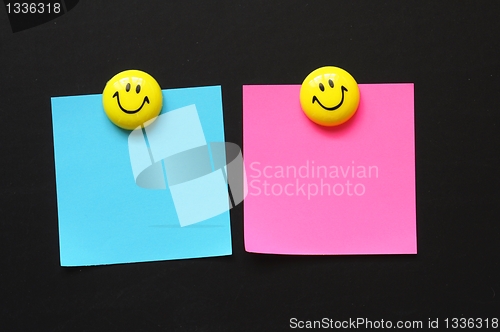 Image of empty paper and smilie