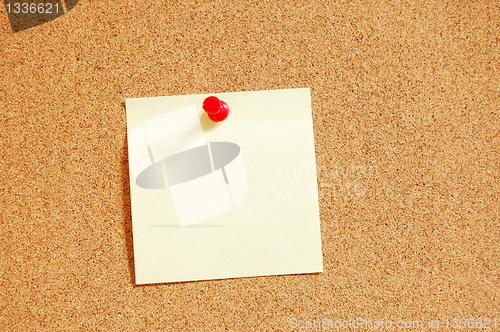 Image of blank sheet paper on bulletin board