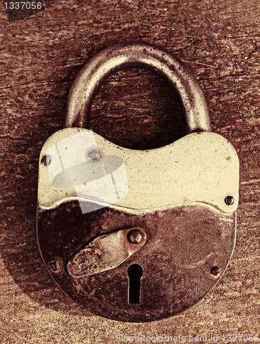 Image of old rusty padlock