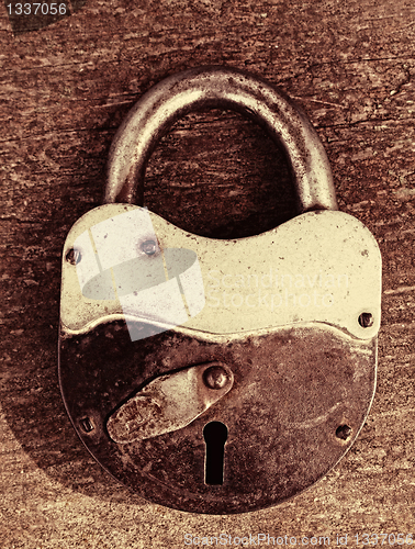 Image of old rusty padlock