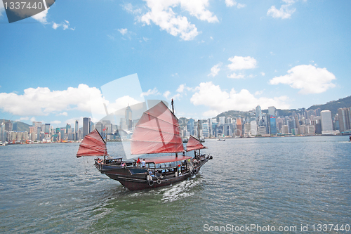 Image of Chinese sailing ship in Hong Kong Victoria Habour 