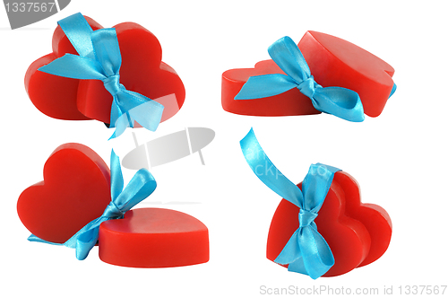 Image of 4 groups of pairs of red hearts