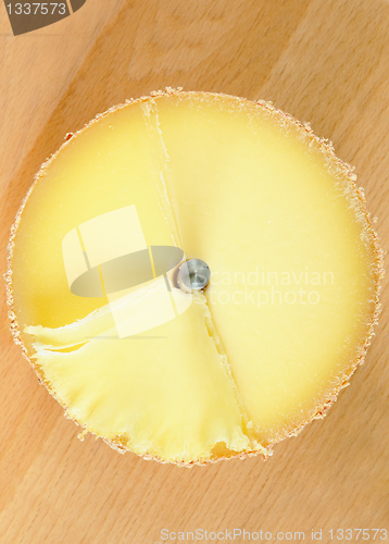 Image of Decorated Cheese on girolle