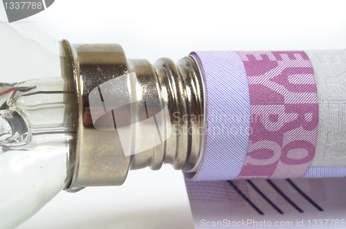 Image of The lamp is inserted into the euro.