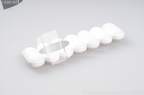 Image of White pills packed in a row