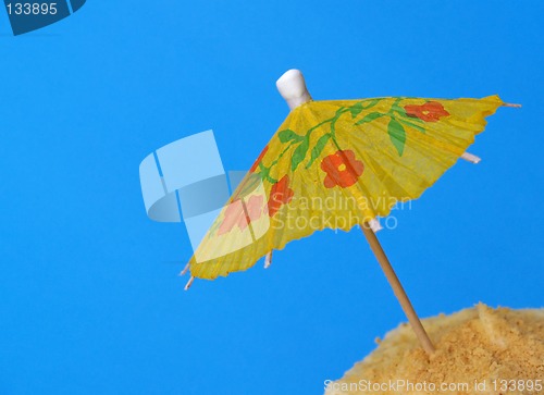 Image of luau party cupcake with umbrella