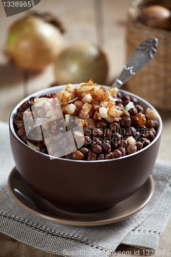 Image of gray peas with bacon