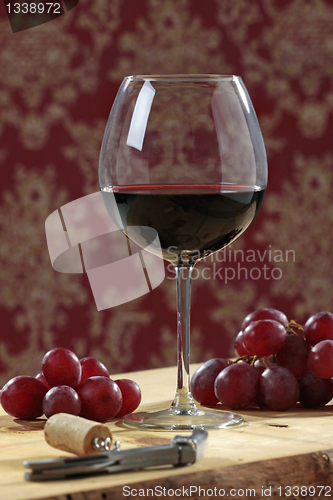 Image of red wine and grapes