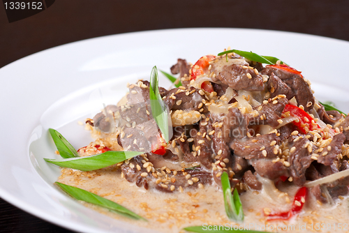 Image of sliced beef roasted with vegetables