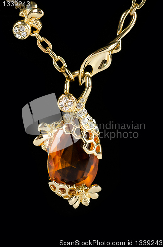 Image of pendant closeup with big gem