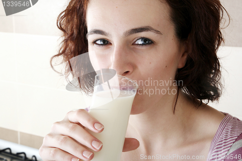 Image of Young people eating milk with cereals