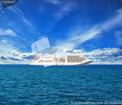 Image of ship on the horizon