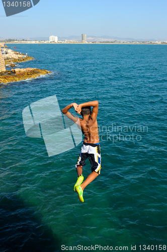 Image of Teens, jumping into the sea.