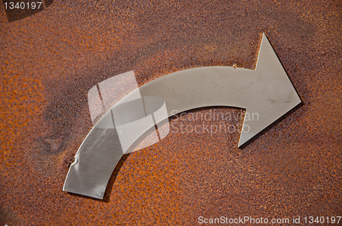 Image of Rusty turn right sign