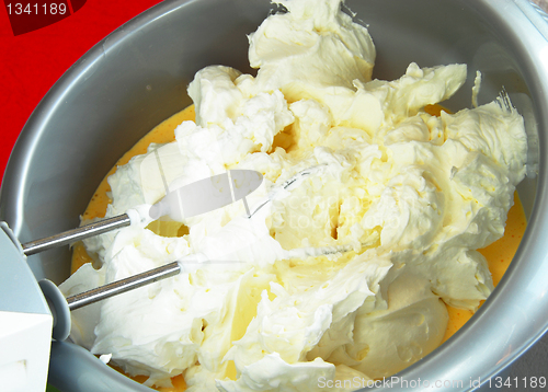 Image of Mixer whisks with cream