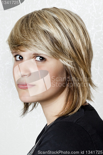 Image of teenager girl
