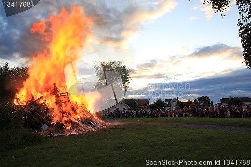 Image of Midsummer bonfire.