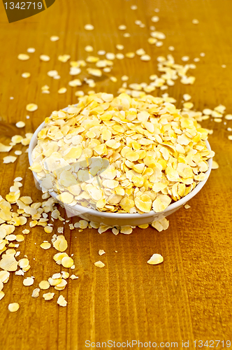 Image of Pea flakes in a white bowl