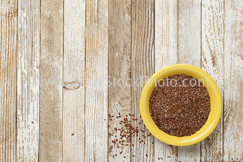 Image of brown flax seeds