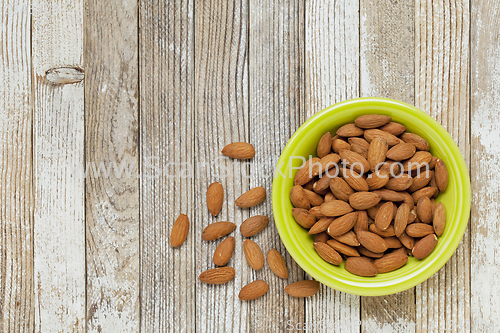 Image of bowl of almonds