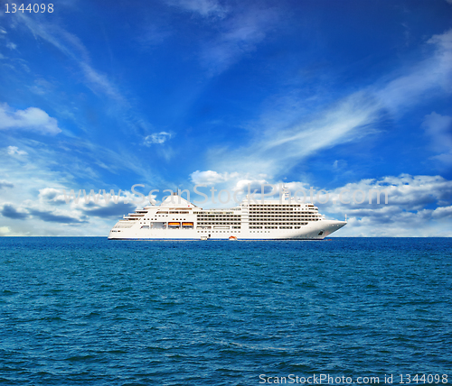 Image of ship on the horizon