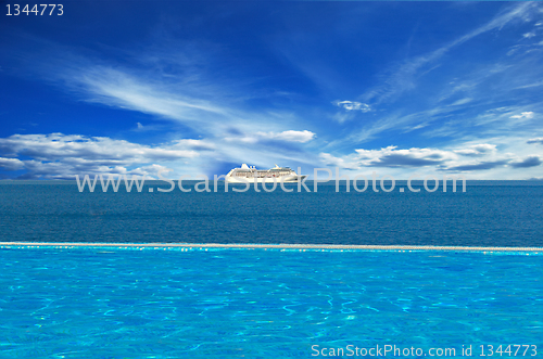 Image of ship on the horizon