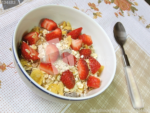 Image of Granola and strawberries